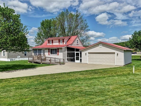 1613 Roanoke Ave, Uhrichsville, OH 44683