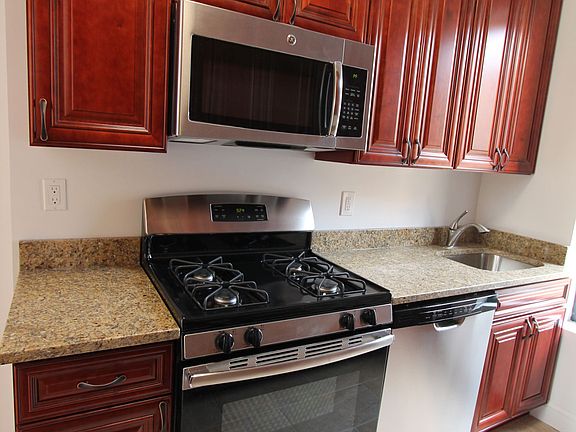 5th image of 152 Sherman Ave APT 51
