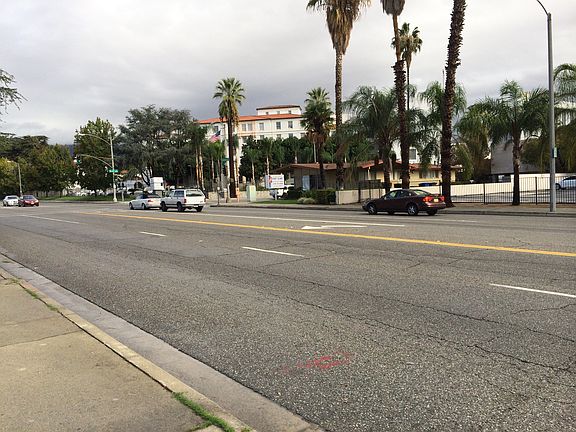 3rd image of 2048 N Waterman Ave