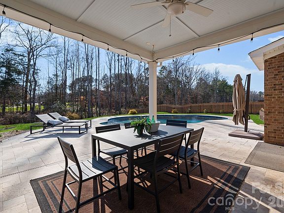 5th image of 617 Brown Creek Dr