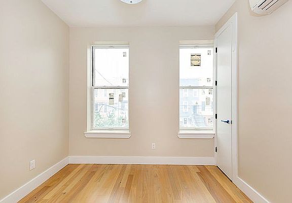 4th image of 336 Bleecker St #3F