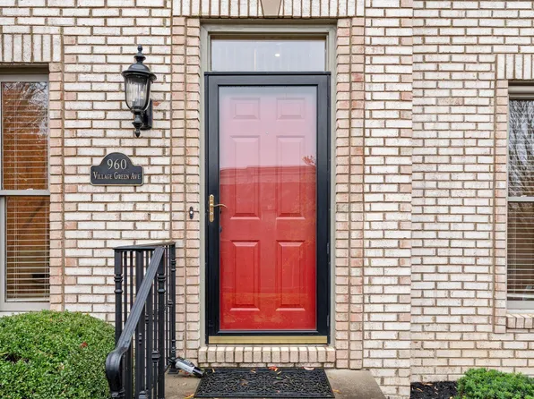 960 Village Green Ave, Lexington, KY 40509