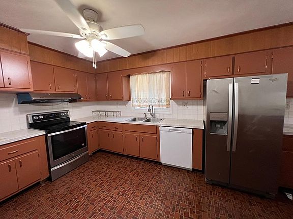3rd image of 301 Lakeshore Dr