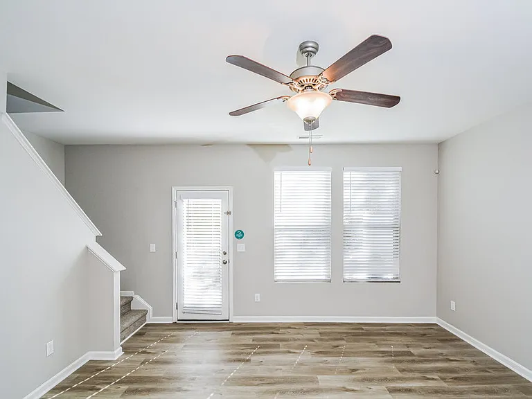 2203 Sunny Cove Dr — Photo 4