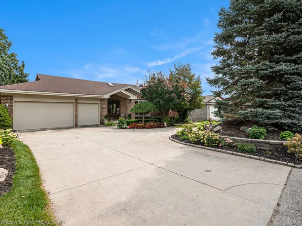 7580 Maceday Lake Rd, Waterford, MI 48329