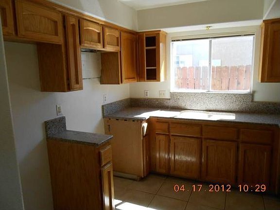 Kitchen (Granite Counter)