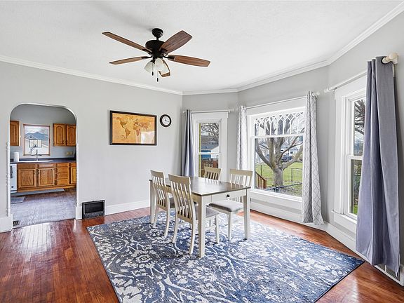 5th image of 260 NE Maple Ave
