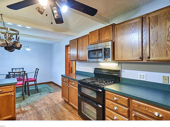2nd image of 1518 Cloverfield Dr