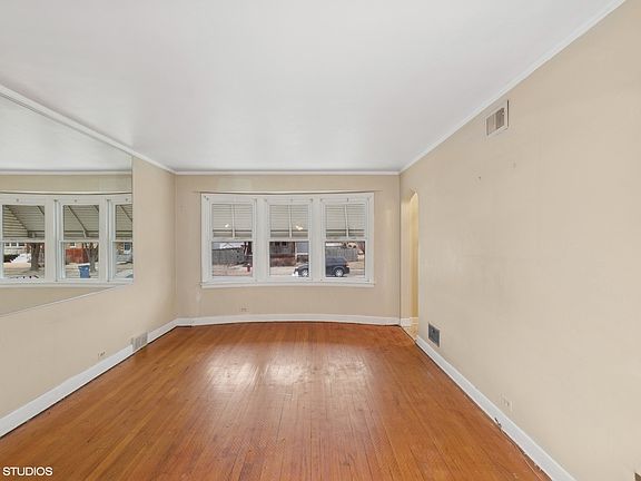 2nd image of 10221 S Sawyer Ave
