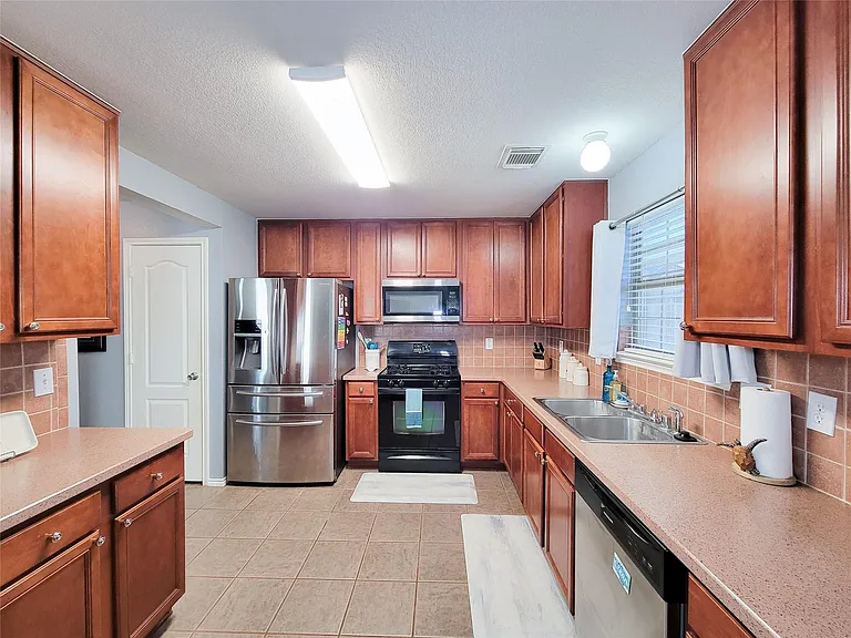 18235 Valebluff Ln — Photo 11