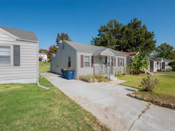 10753 Saint Xavier Ln, Saint Ann, MO 63074