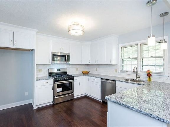 4th image of 3311 San Antonio Dr