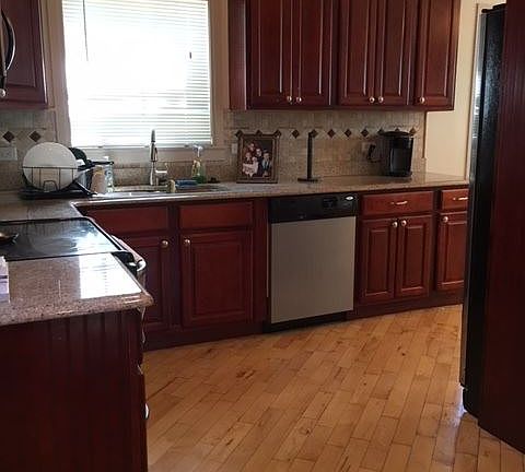 5th image of 1124 Elmwood St