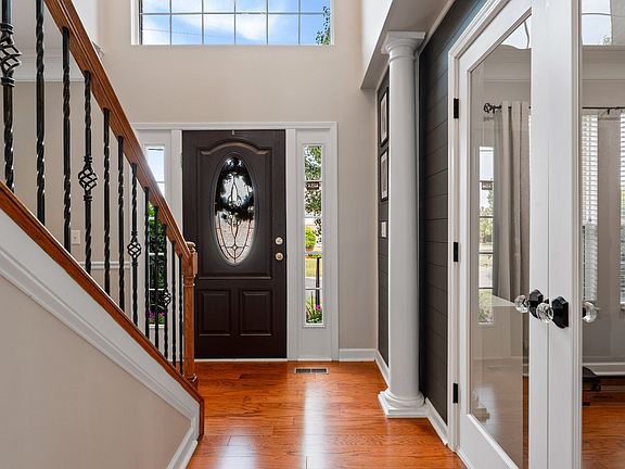 3rd image of 1310 Queensland Way