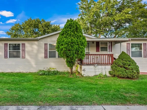 1130 Country Club Rd, Elgin, IL 60123