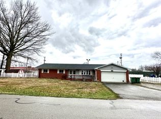 946 N Court St, Sullivan, IN 47882