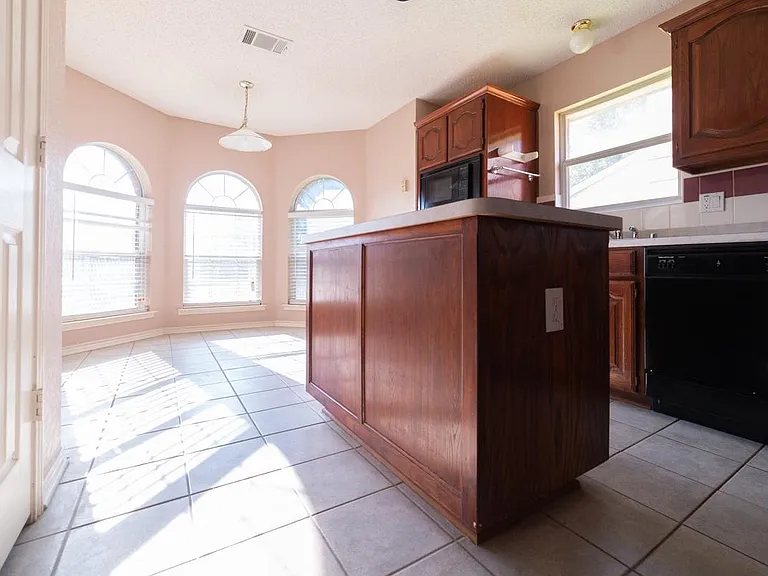 3404 Almond Ln — Photo 6