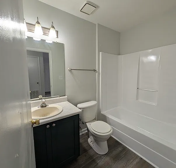 2348 Horne Ave #6 — Photo 6