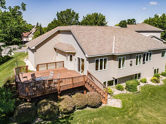 3rd image of 9464 White Oaks Ct
