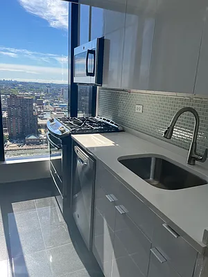 Rented by Solow Realty | media 3