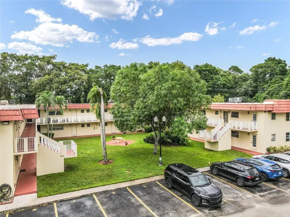 14901 SW 4th St APT 13A, Hollywood, FL 33027