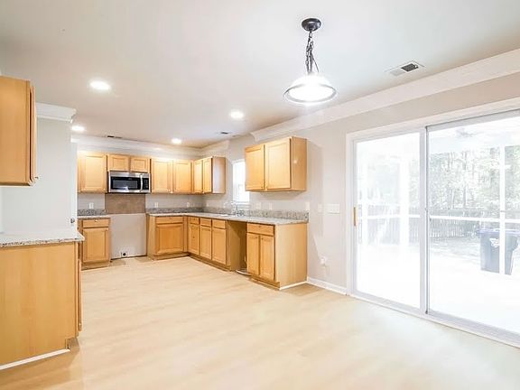 3rd image of 216 Breckingridge Dr #1