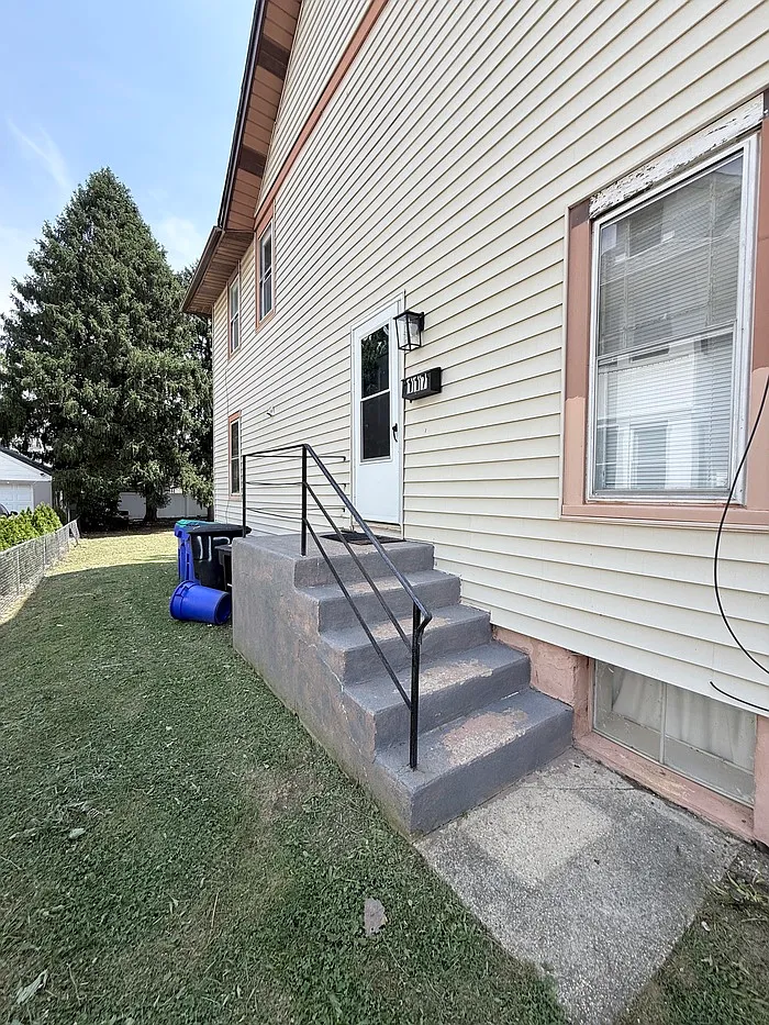 2 bed, 1.0 bath, $1,650 — Photo 4