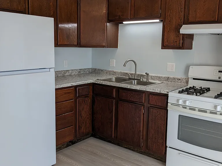 213 Logan St — Photo 1