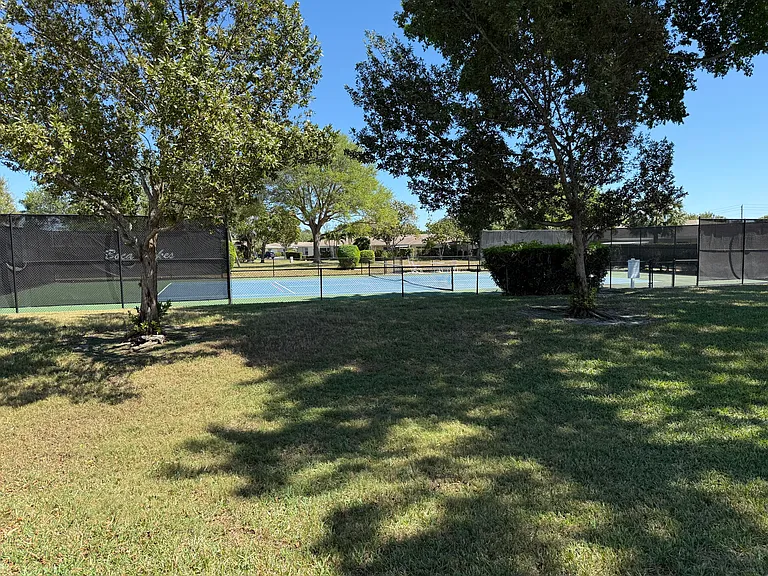 8540 Chevy Chase Dr #8540 — Photo 18