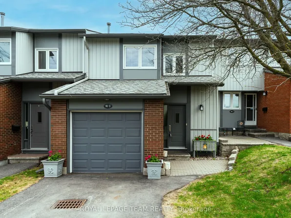 18 Benlea Dr #C, Ottawa, ON K2G 4A8