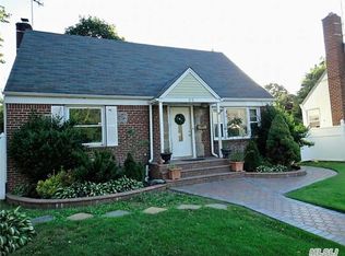 55 Clemente Pl, Hempstead, NY 11550