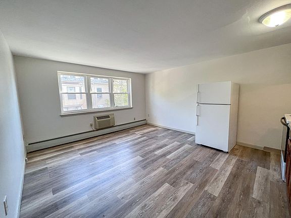 5th image of 180 Bond St APT B2