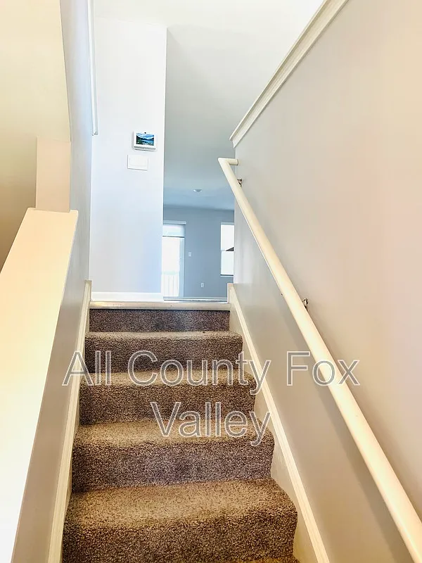3 bed, 2.5 bath, $2,600 — Photo 2
