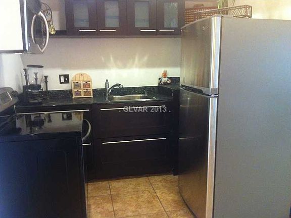 4th image of 565 S Royal Crest Cir Unit 18