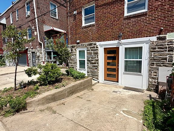 2nd image of 216 Glencoe Rd