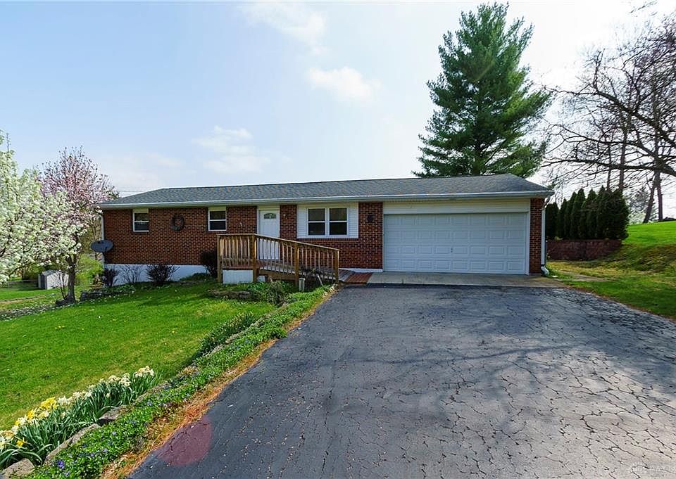1st image of 3674 Roselawn Dr