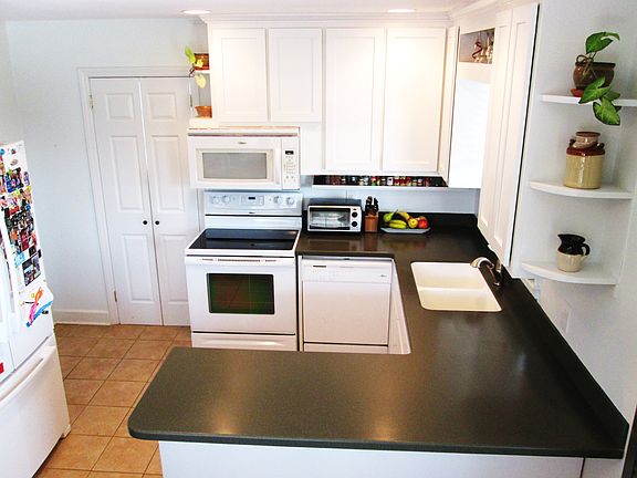 4th image of 410 N 5th St