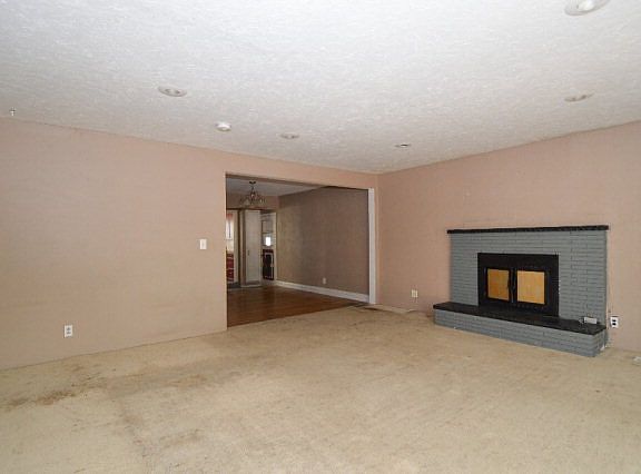 3rd image of 454 E 23rd St