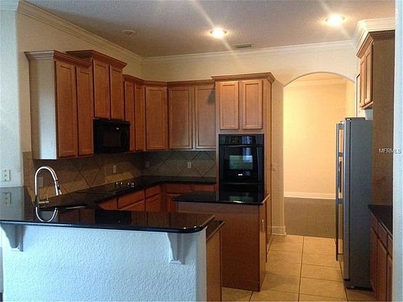 3rd image of 3880 Shoreview Dr