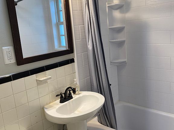 3rd image of 1706 W Abingdon Dr APT 102