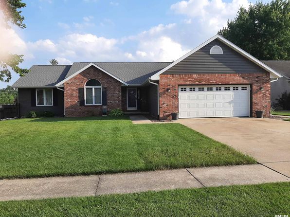 4 Brook Ln, Riverton, IL 62561