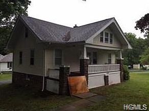 2nd image of 11 Oakwood Rd