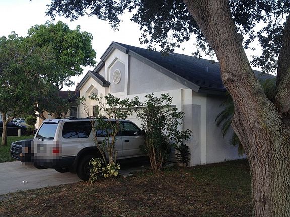 4th image of 715 Holly St