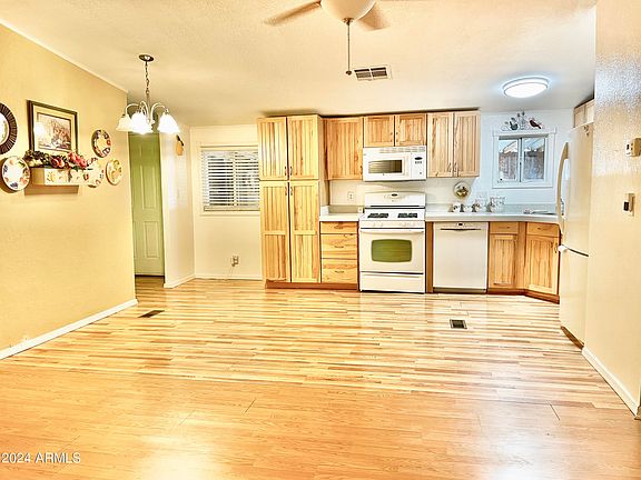 4th image of 9427 E UNIVERSITY Drive #100