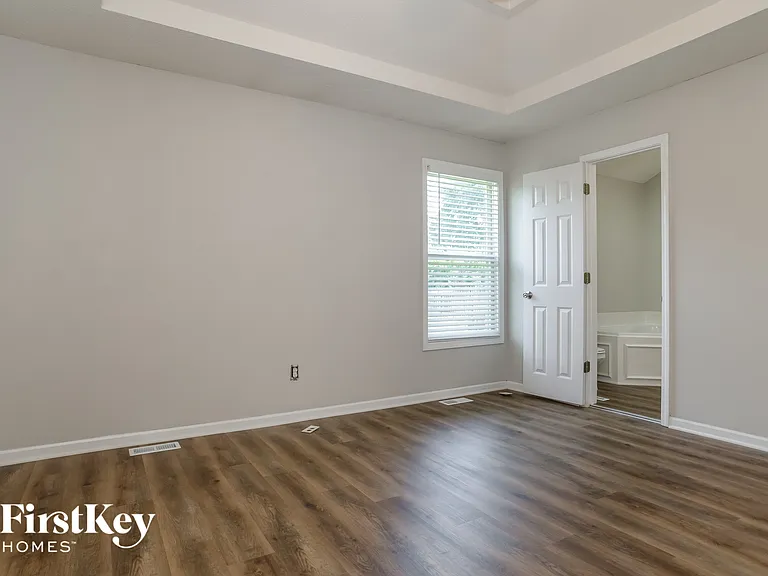 720 NE 107th St — Photo 8