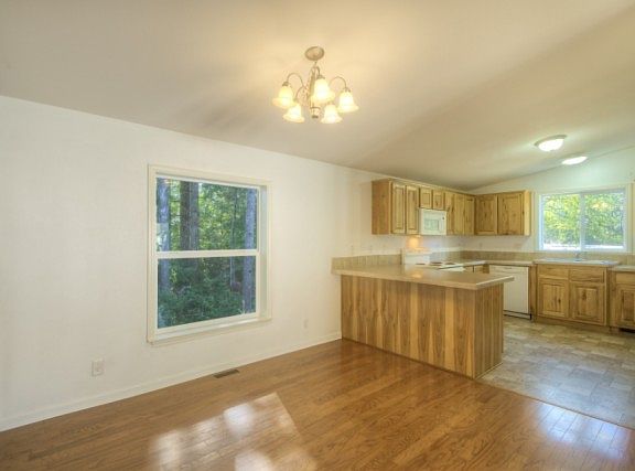 3rd image of 131 E Hammersley Pl
