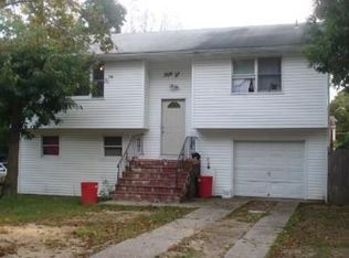 56 Cocoanut St, Central Islip, NY 11722