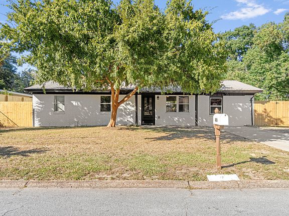 3rd image of 406 Oakland Cir NW