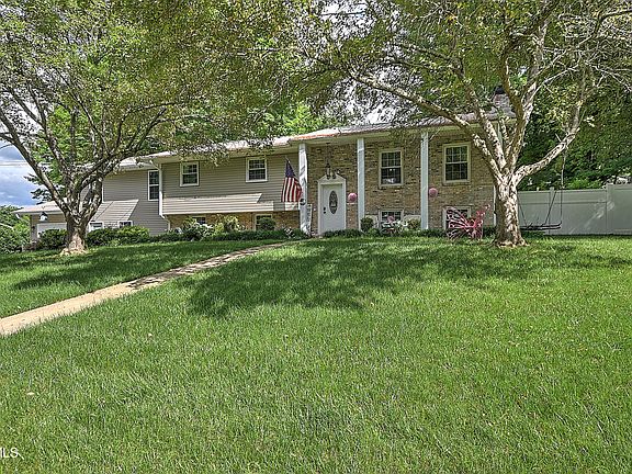 3rd image of 2805 Sumpter Dr