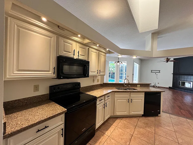 9639 Fox Hearst Rd — Photo 15